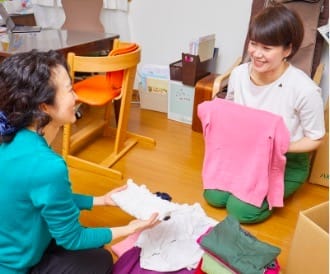 プロと一緒に片付ける様子